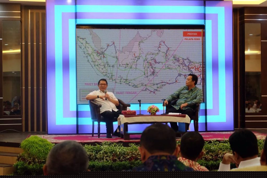 Menteri Kominfo Rudiantara sosialisasi Palapa Ring Barat dihadapan Kepala Daerah Prov Riau dan Kepulauan Riau - 20160615